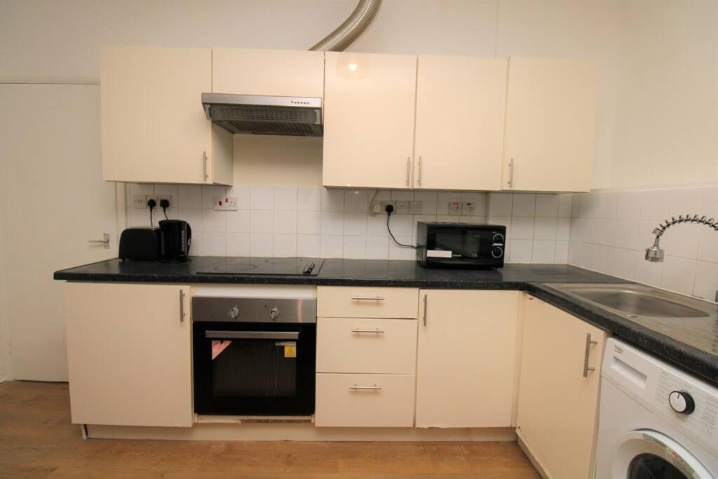 런던 Ideal 2 Bed Flat Close To City 아파트 외부 사진