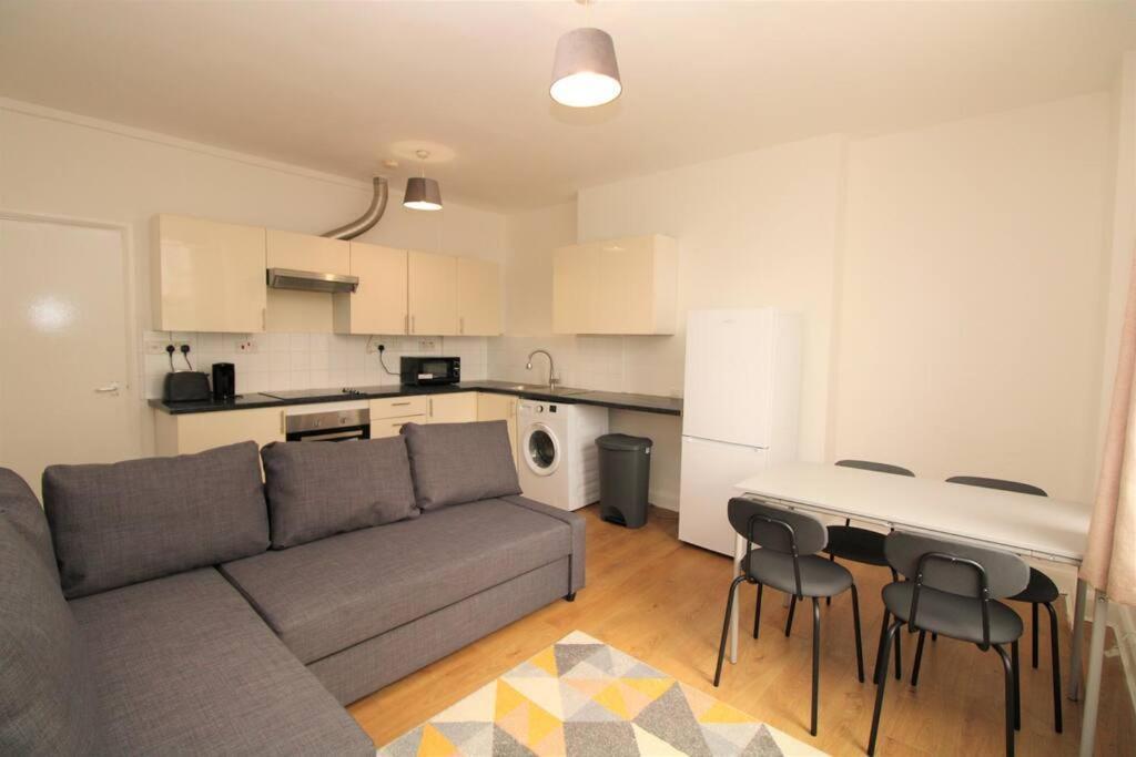 런던 Ideal 2 Bed Flat Close To City 아파트 외부 사진