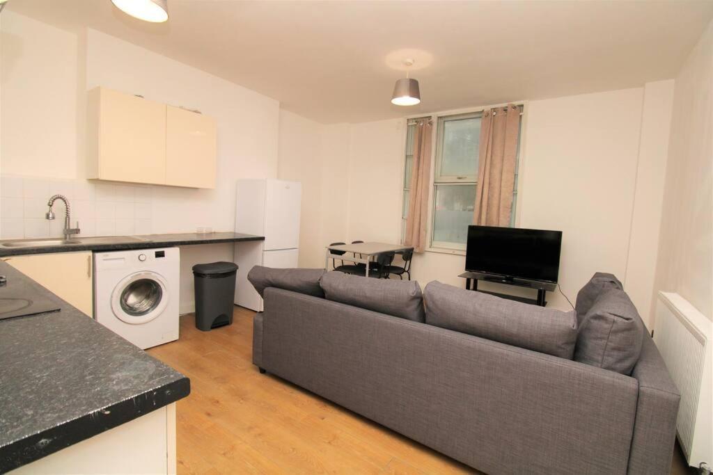 런던 Ideal 2 Bed Flat Close To City 아파트 외부 사진