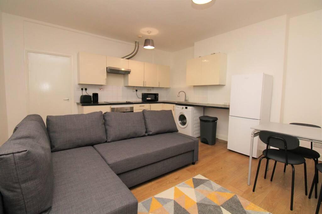 런던 Ideal 2 Bed Flat Close To City 아파트 외부 사진